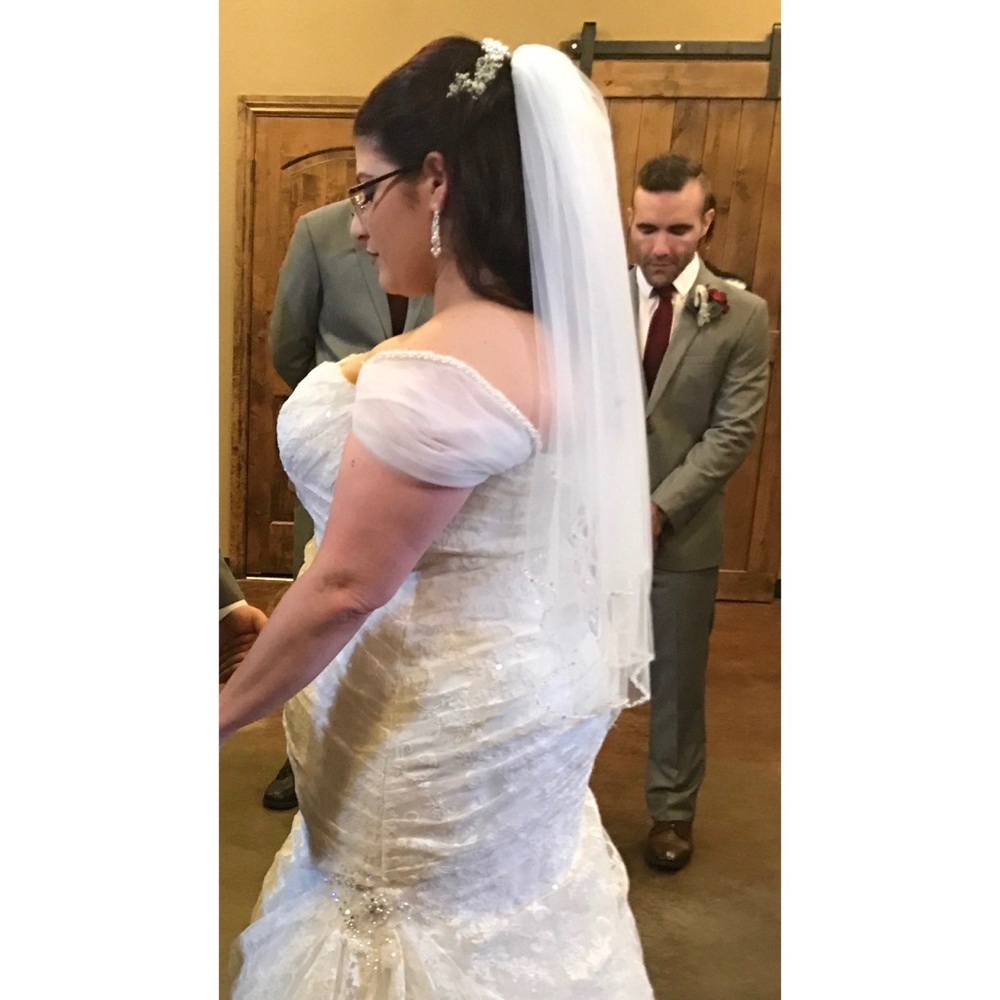 Ivory Elbow length Bridal veil w/ pearls & beading